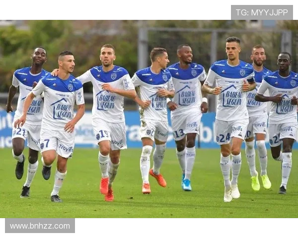 巴黎足球迎战格勒诺布尔全力争胜展现球队实力与斗志