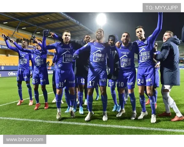 法乙激战克莱蒙特主场迎战红星球队全力争胜