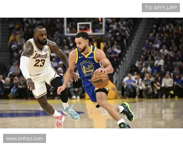 骑士与勇士激战四点整NBA赛场再掀高潮精彩对决不容错过